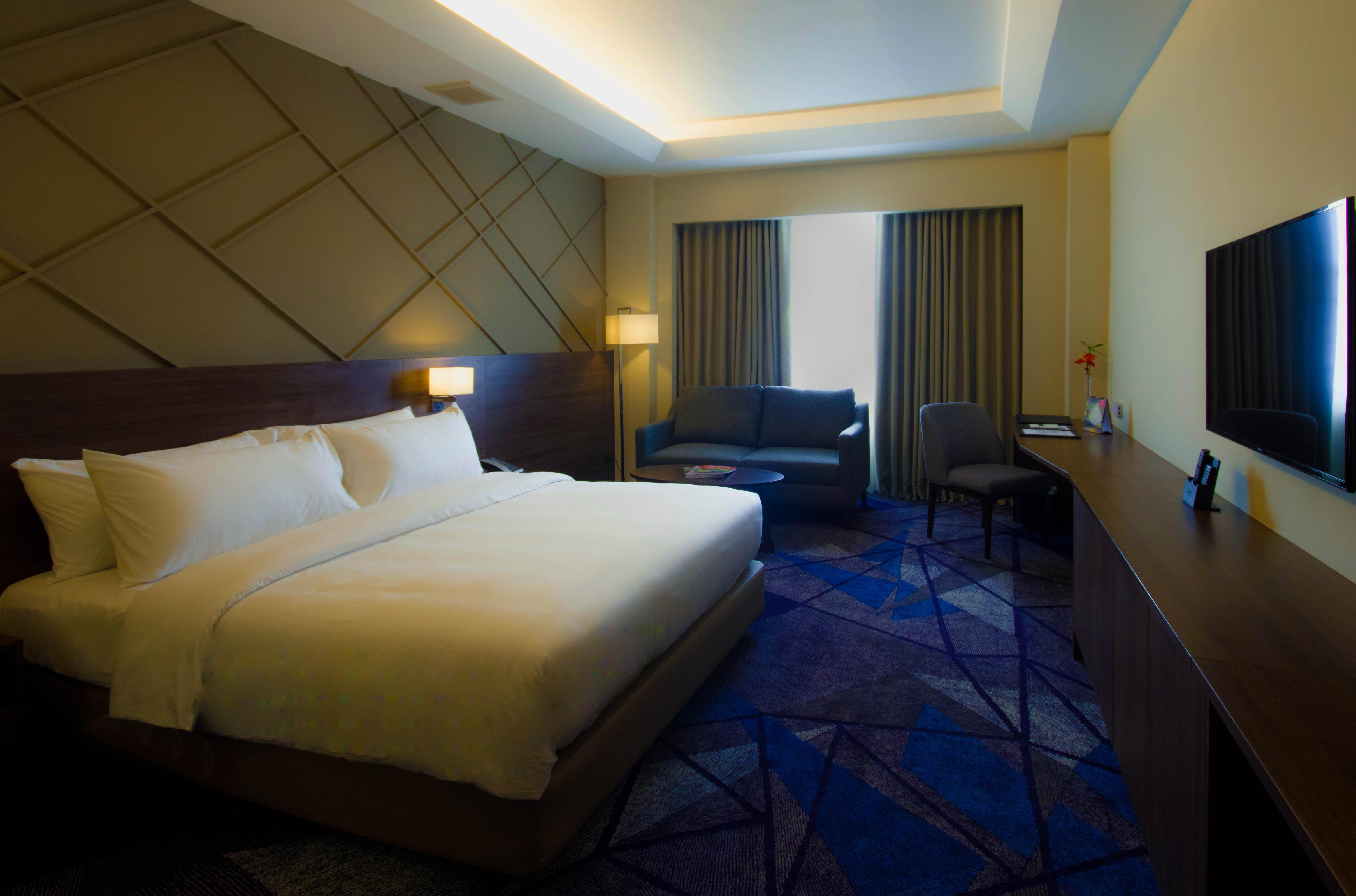 Luxent Hotel Quezon City Exterior photo