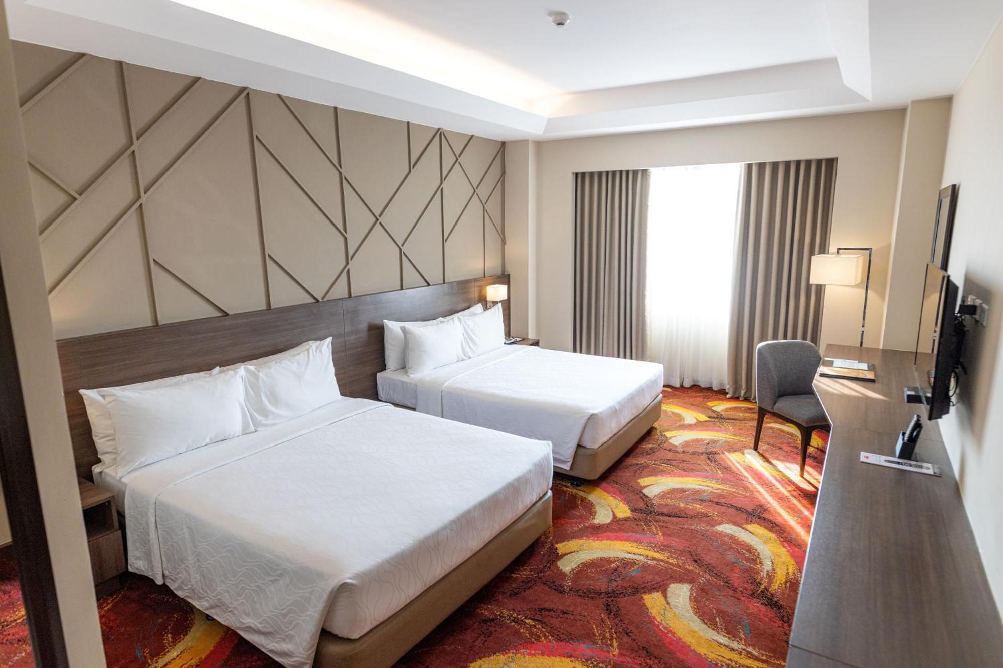 Luxent Hotel Quezon City Exterior photo