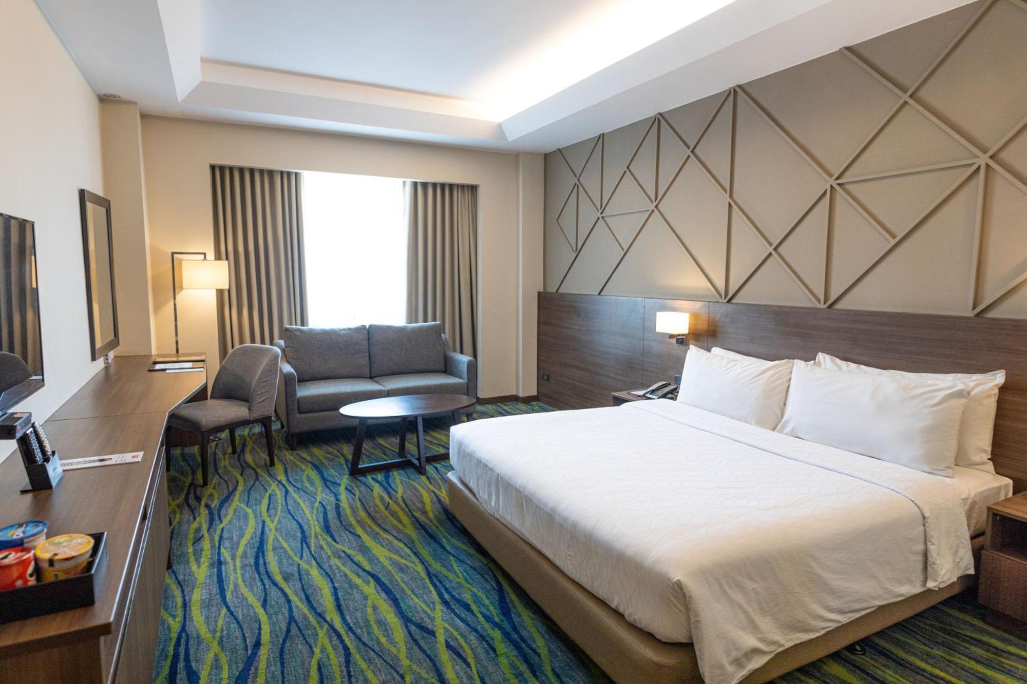Luxent Hotel Quezon City Exterior photo