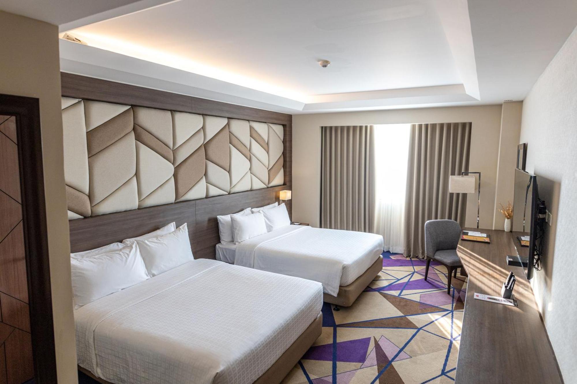 Luxent Hotel Quezon City Exterior photo