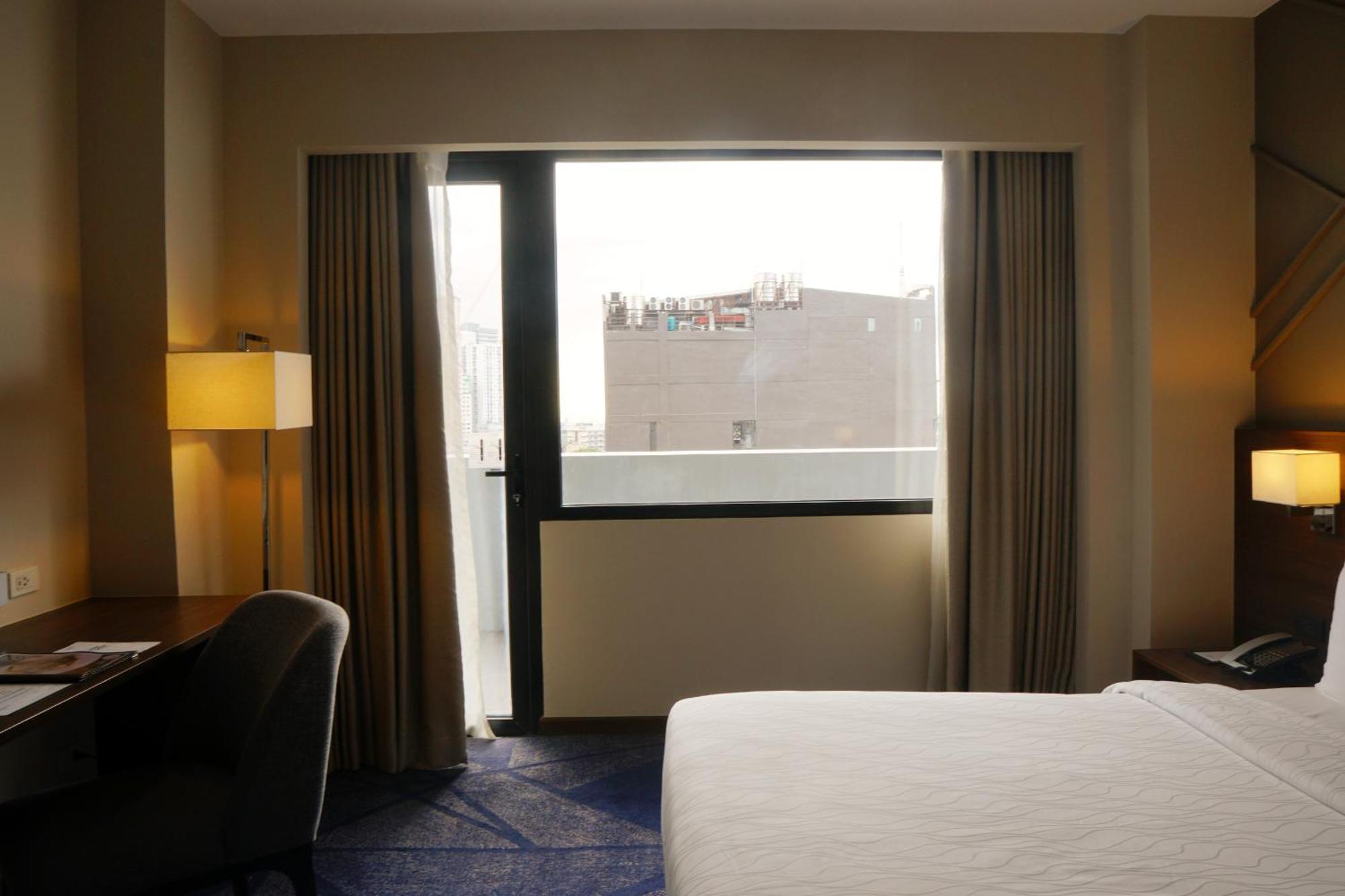 Luxent Hotel Quezon City Exterior photo