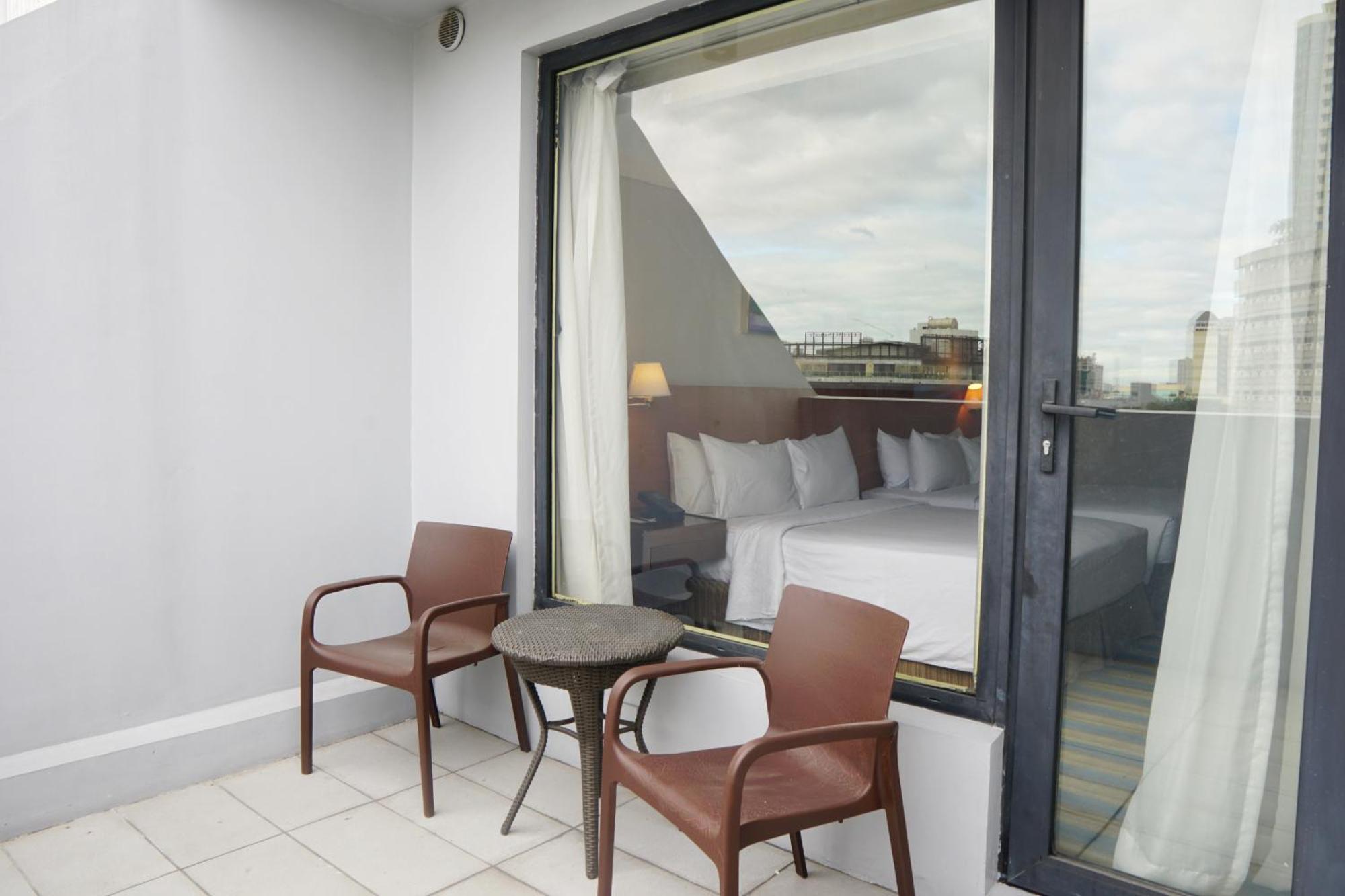 Luxent Hotel Quezon City Exterior photo