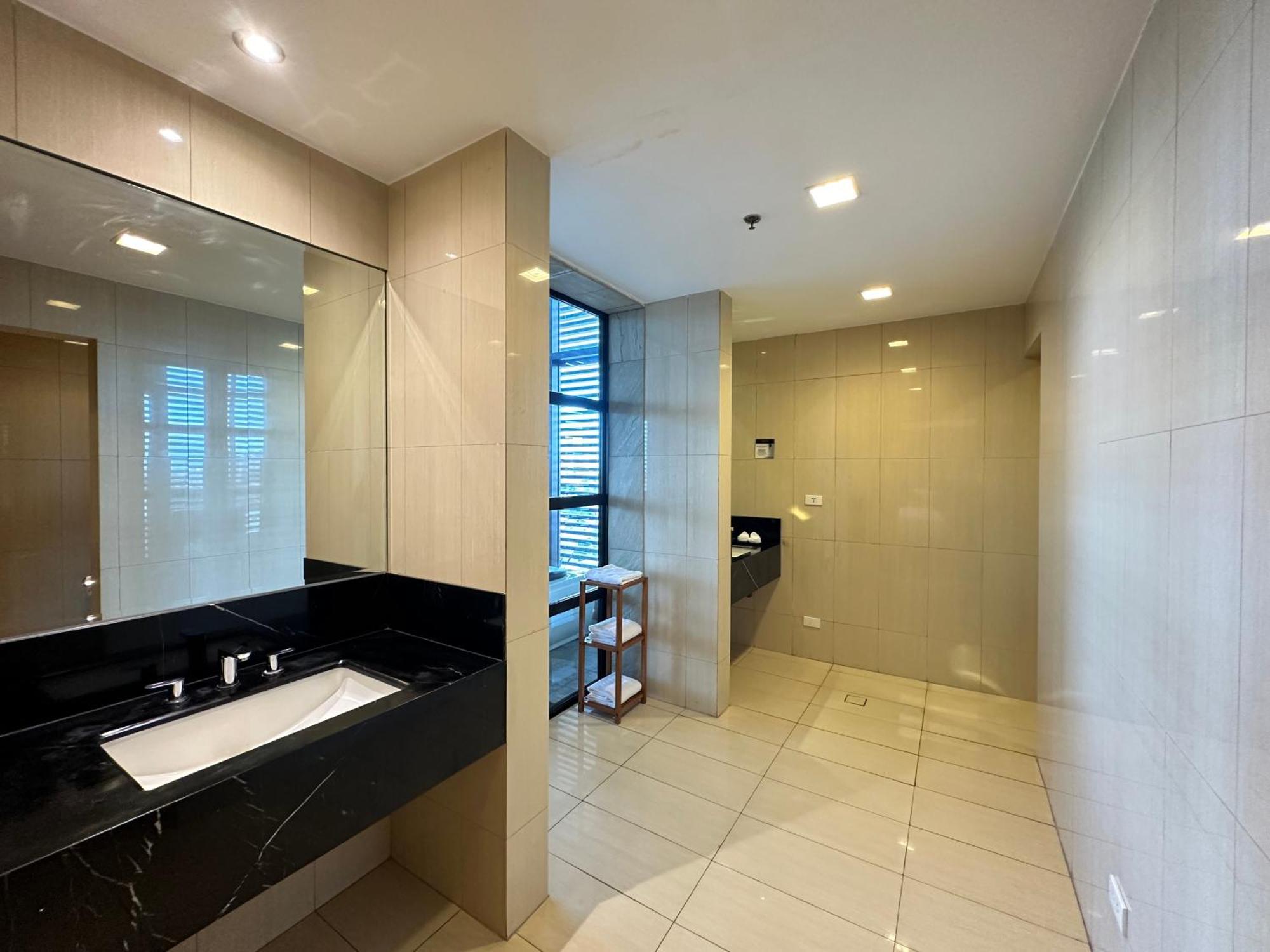 Luxent Hotel Quezon City Exterior photo