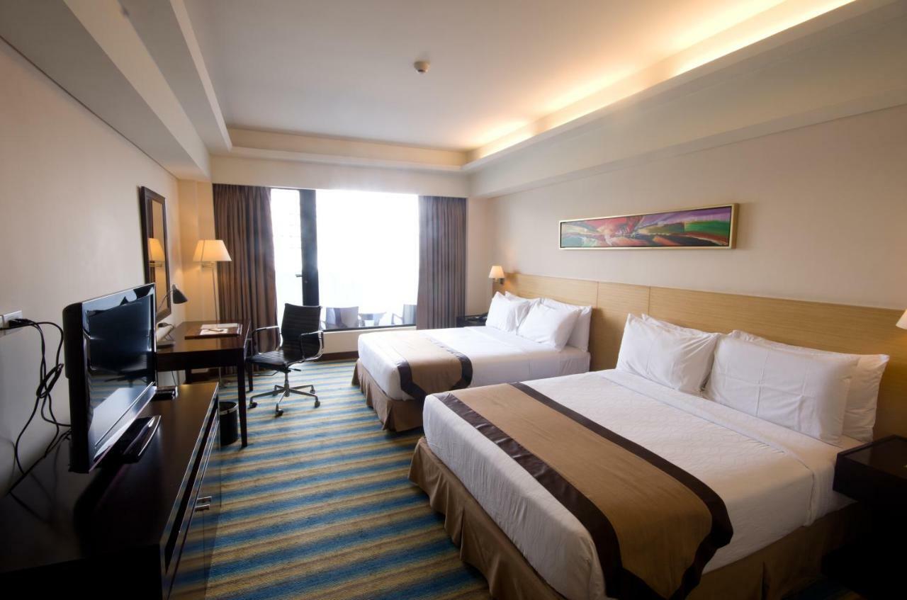 Luxent Hotel Quezon City Exterior photo