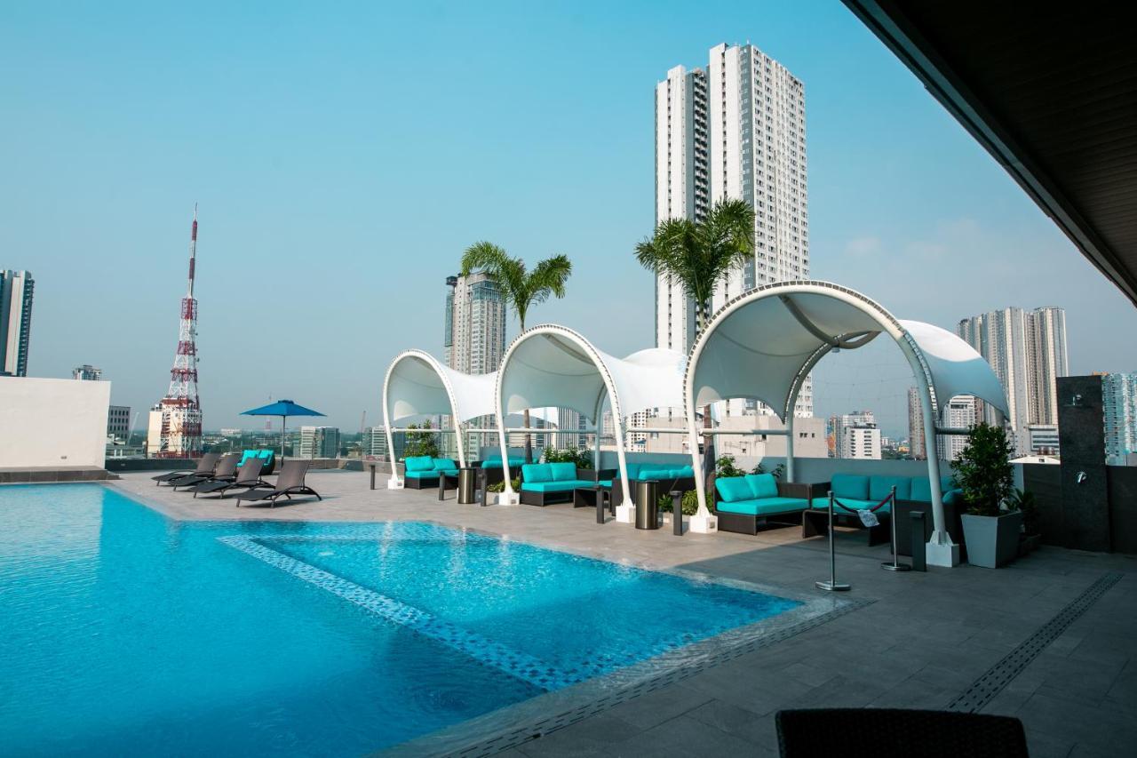 Luxent Hotel Quezon City Exterior photo