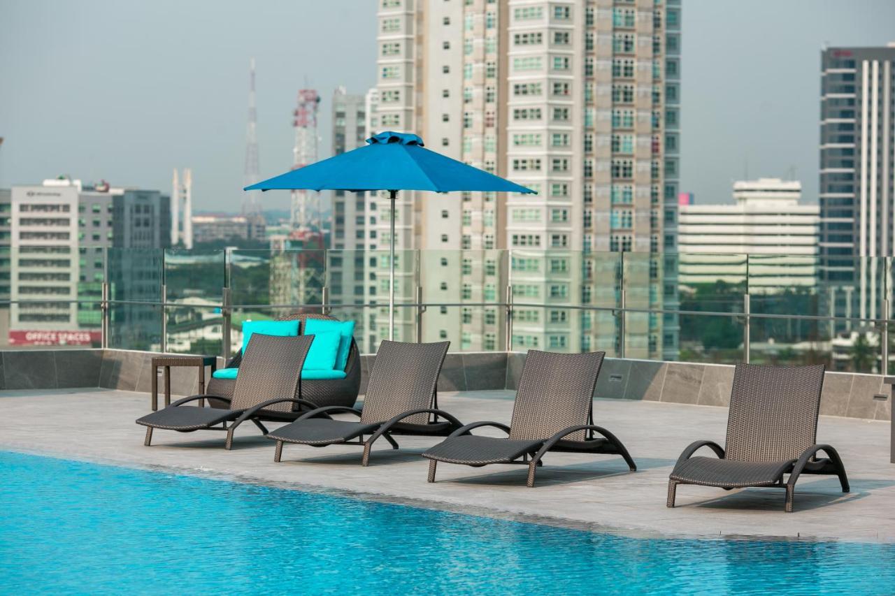 Luxent Hotel Quezon City Exterior photo